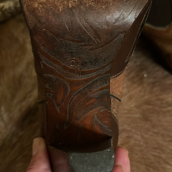 Donald Pliner Alligator Print Bronze Bootie 5 1/2 - Picture 5 of 6